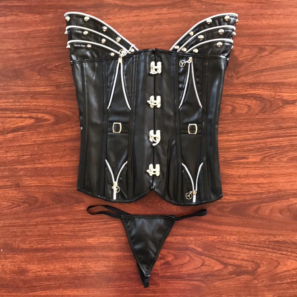 Corset amazing embellishments. Never been worn.